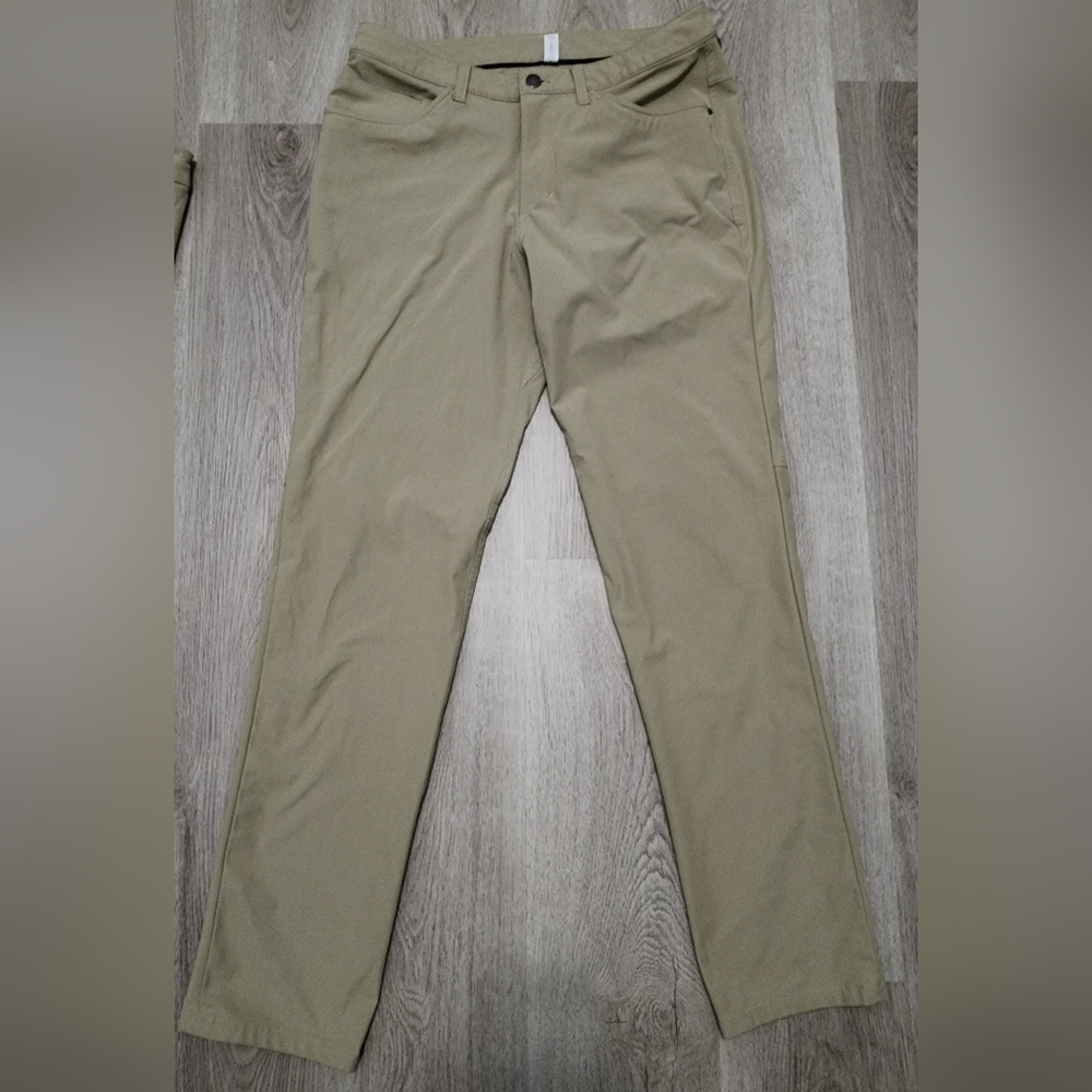 Lululemon Men's ABC Pant Classic fit in Khaki/Trench Warpstreme, Size 32x32